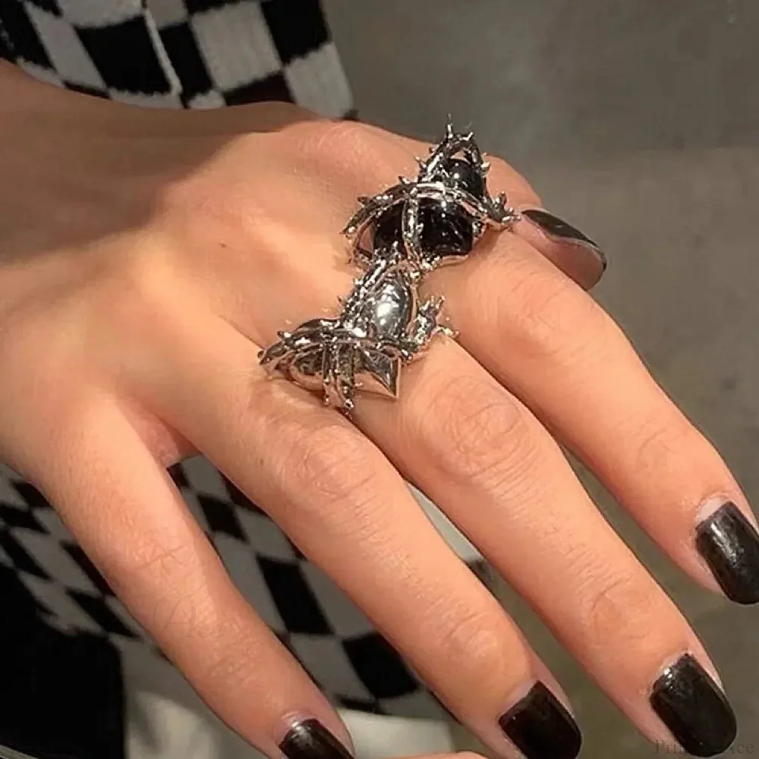 Antique Dark Spiky Heart Gothic Band - Image 4