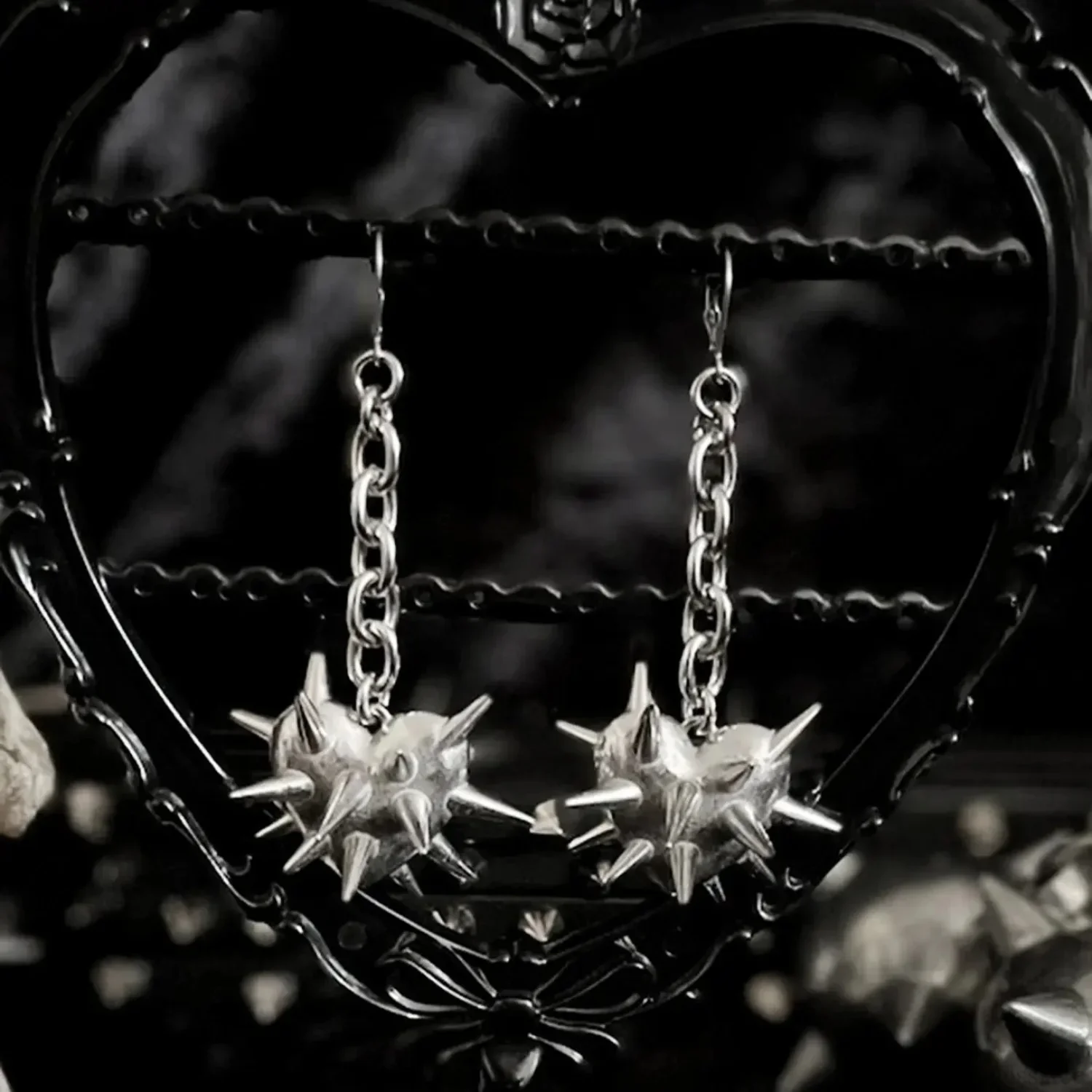Antique Heart Thorns Spike Chain Dangle Earring - Image 2