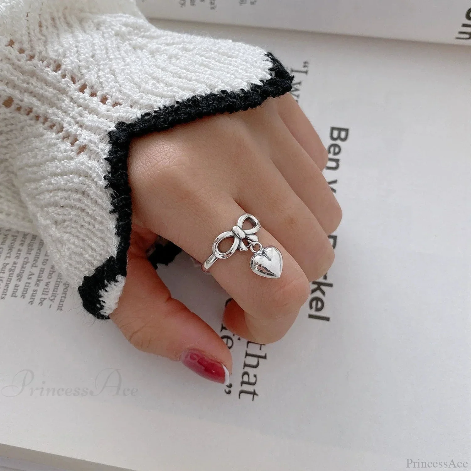 Bow Affection Pendant Gothic Circle - Image 3