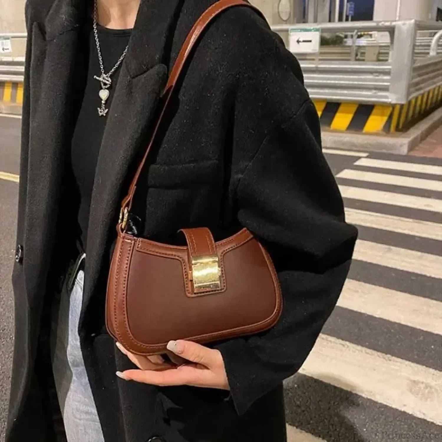 Brown Gold Buckle Vintage Shoulder Bag - Image 2
