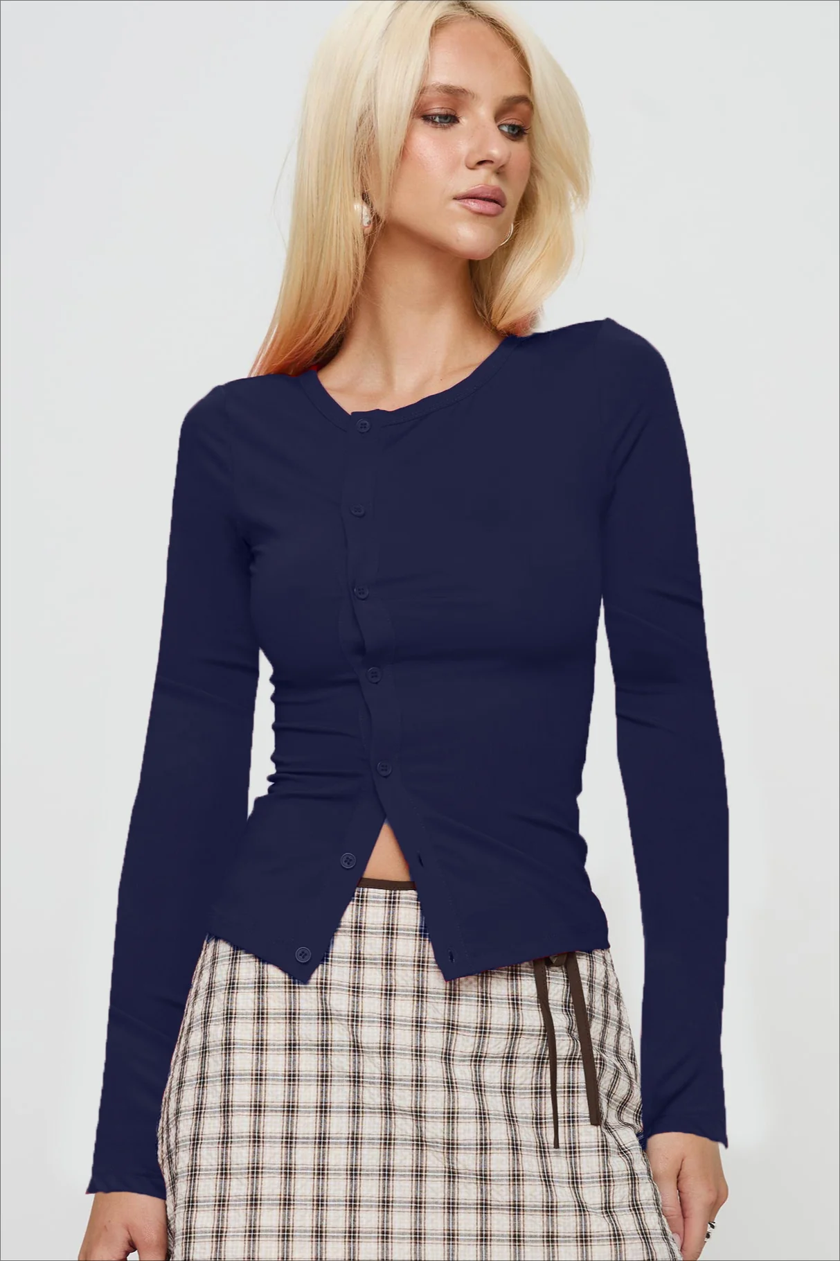 Buttoned Fitted Crew Neck Knit Sweater - Image 9
