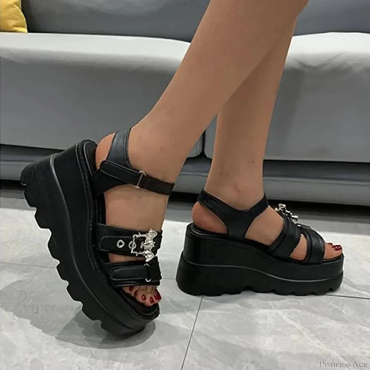 Cardiac Clasp Gothic Elevated Sandal - Image 7