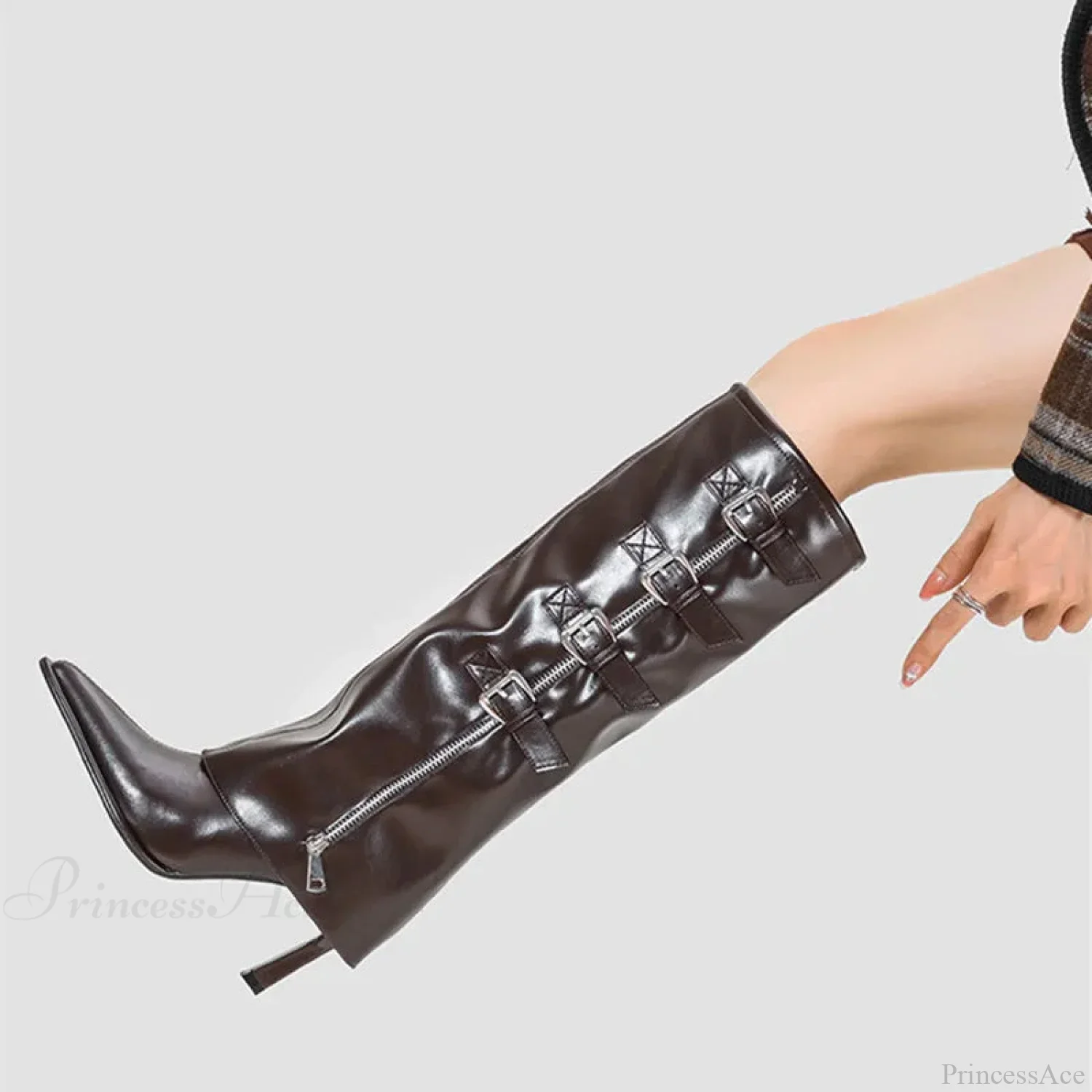 Catwalk Punk Glossy Faux Leather Alloy Clasp Tall Boot
Gothic Shiny Leather Metal Buckle Knee-High Boot - Image 4