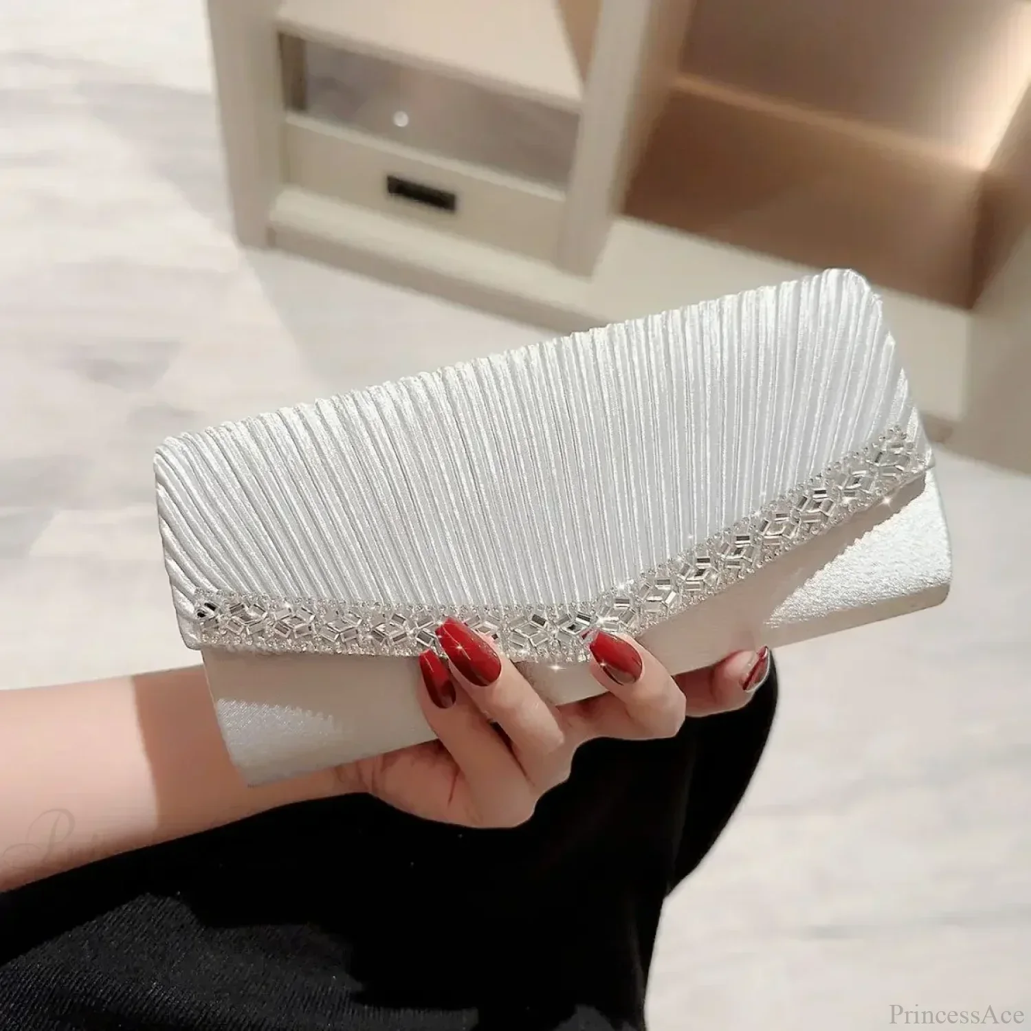Chain Shoulder Wedding Party Wristlet - Image 4