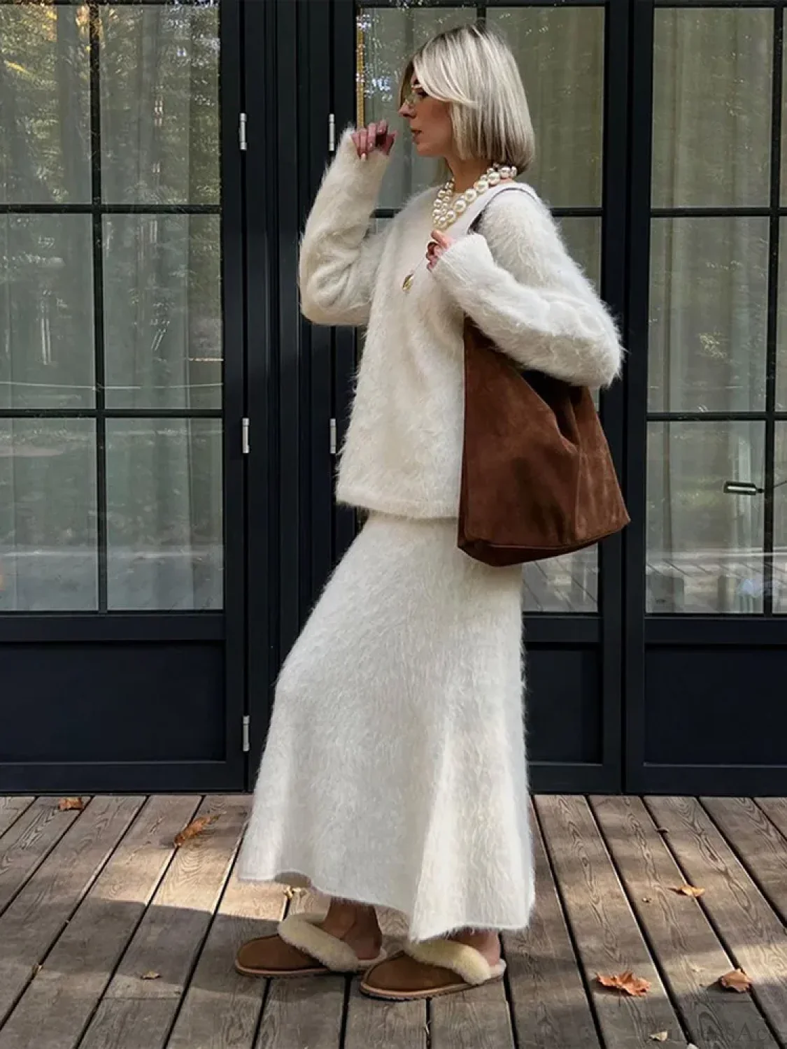 Chic O-neck Cashmere Skirt Sweater - Image 2
