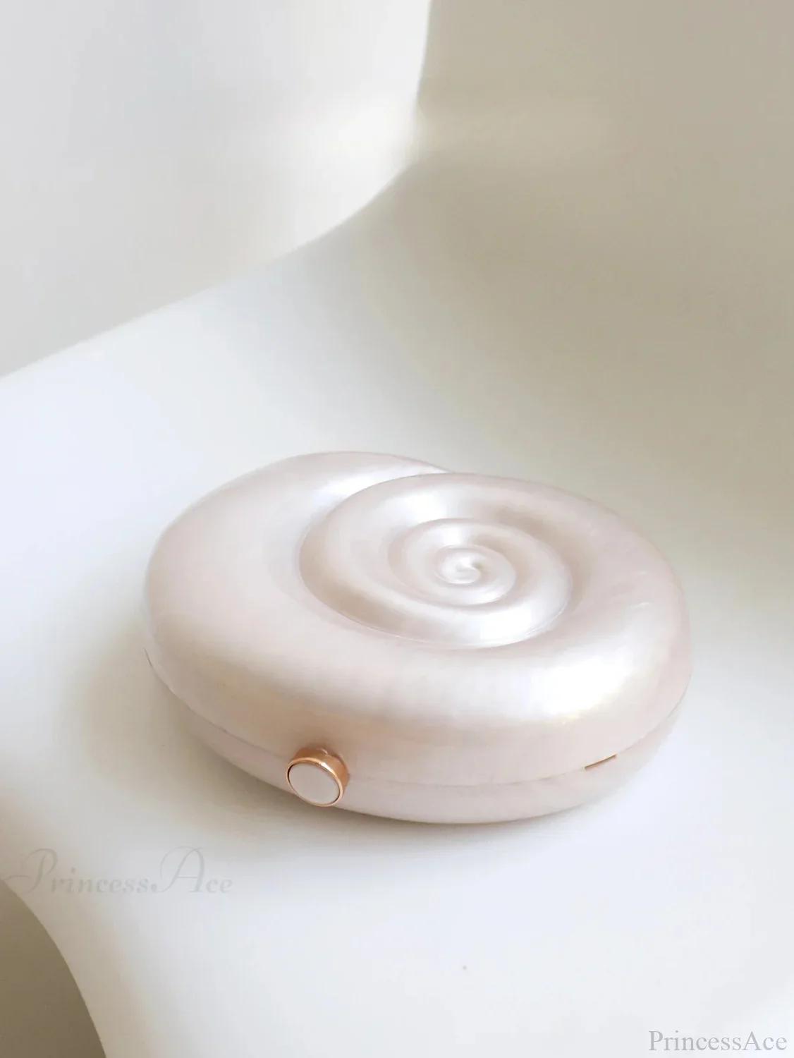 Chic Snail Shaped Acrylic Clutch Bag Evening Party Bag - Image 3