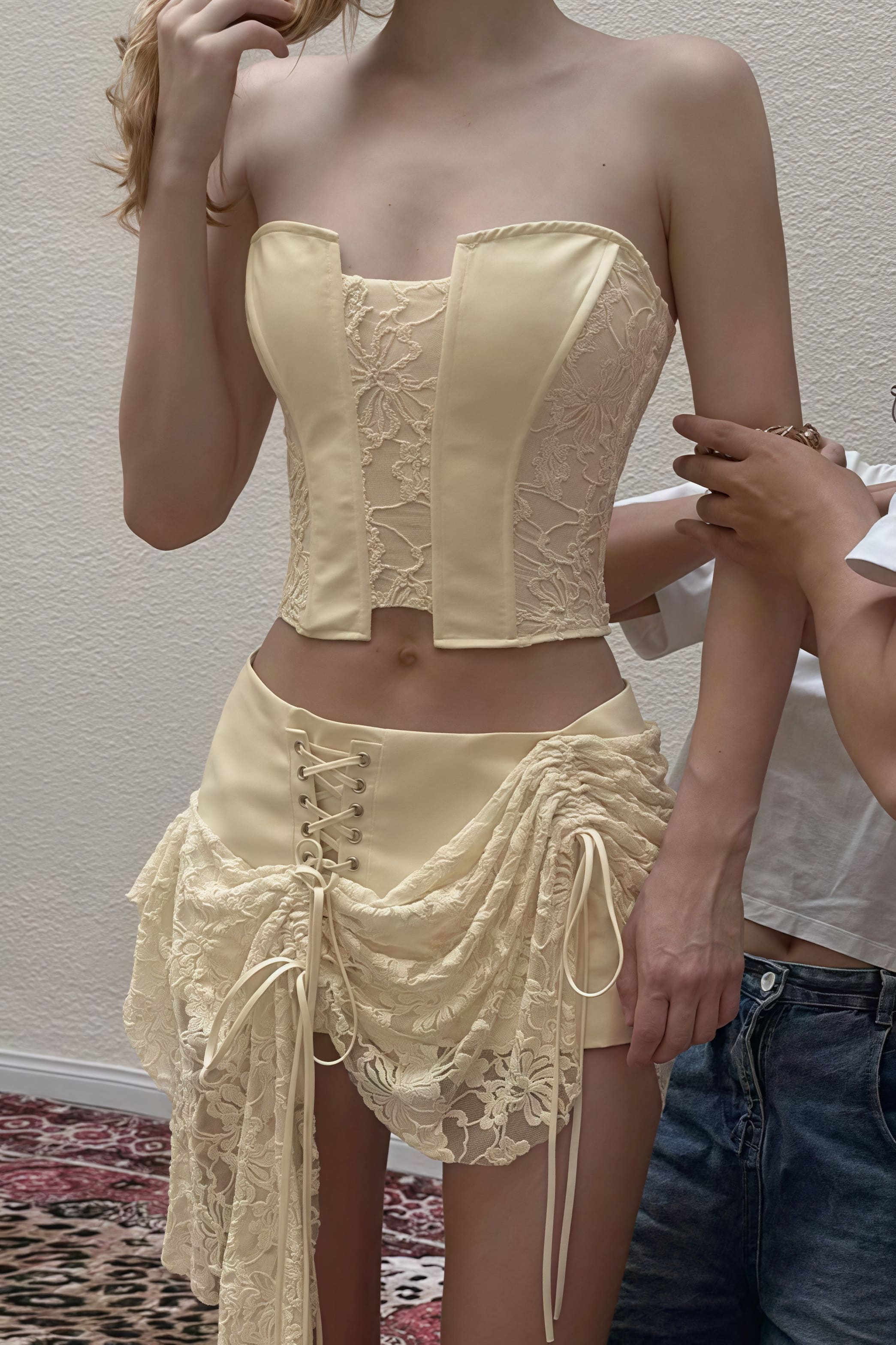 Chic Solid Tube Top Low Waist Mini Skirt Set - Image 4