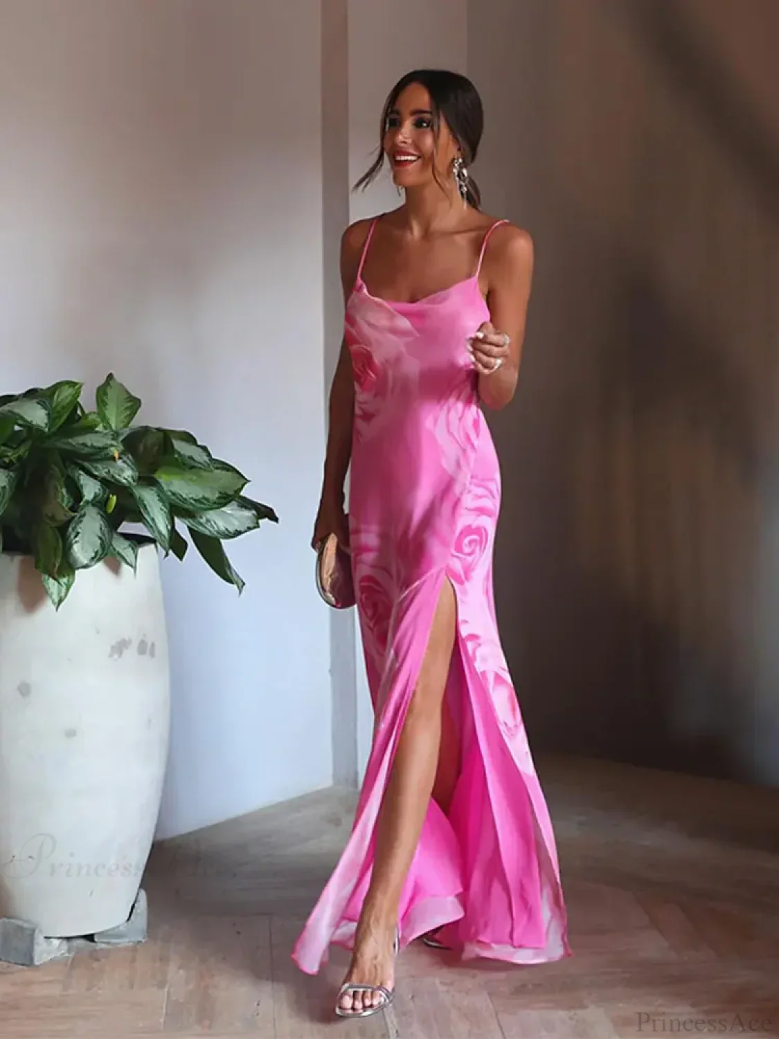 Chic V-neck Beach Ruffles Backless Floral Dress - Image 7