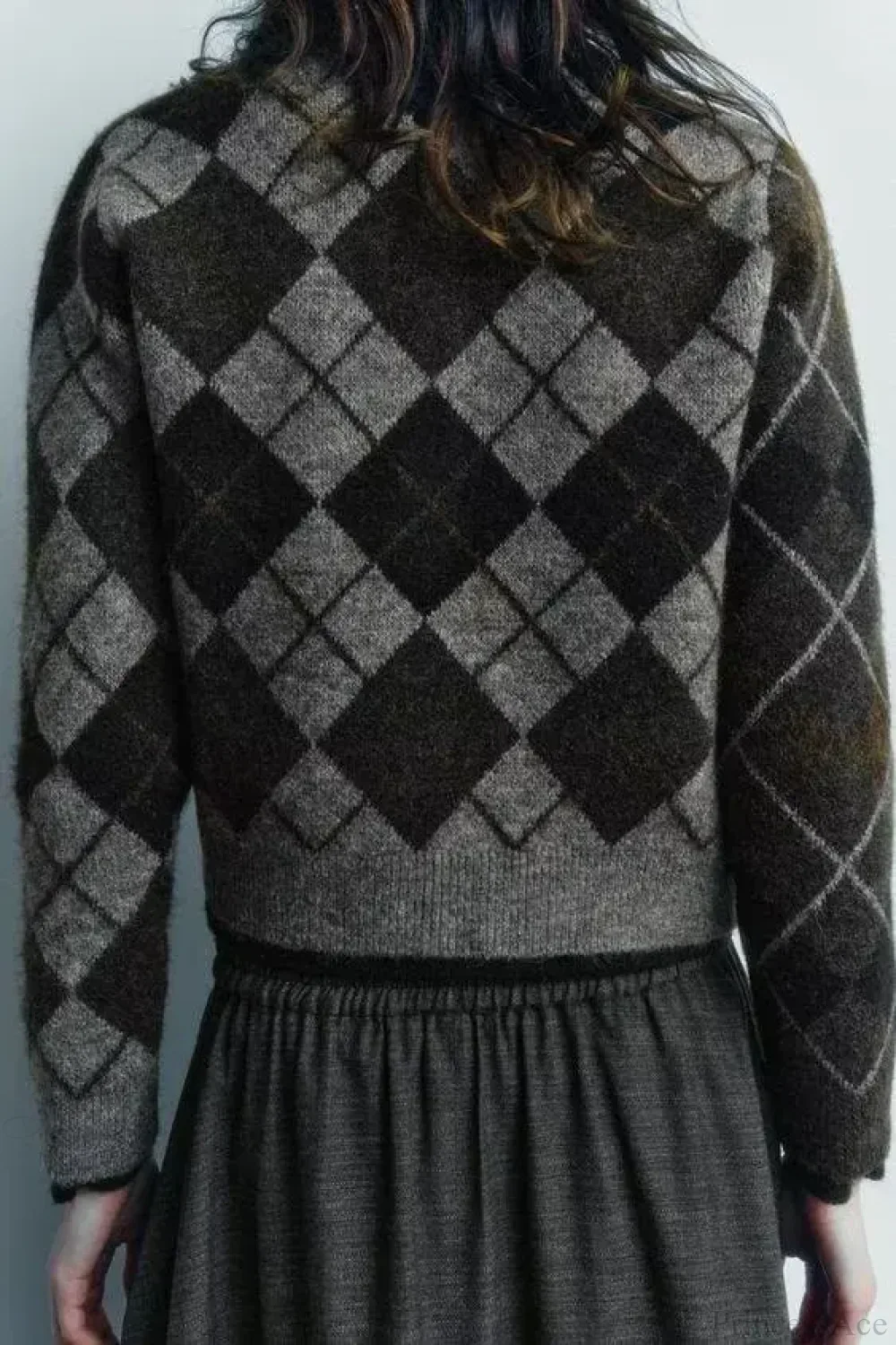 Comfortable Diamond Pattern Round Neck Cardigan - Image 2