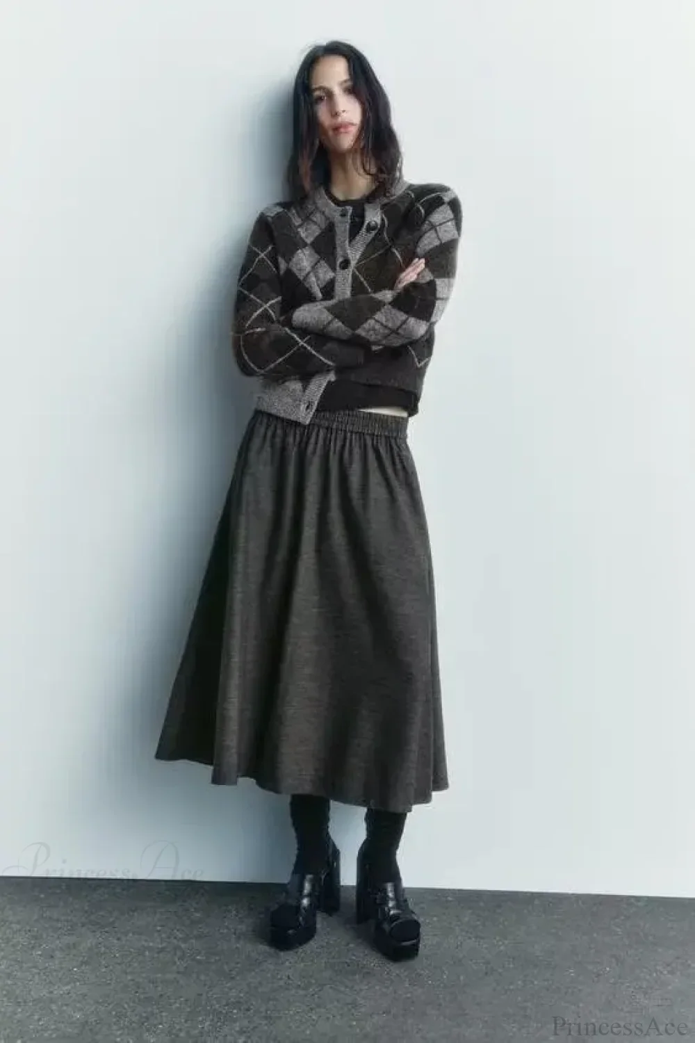 Comfortable Diamond Pattern Round Neck Cardigan - Image 3