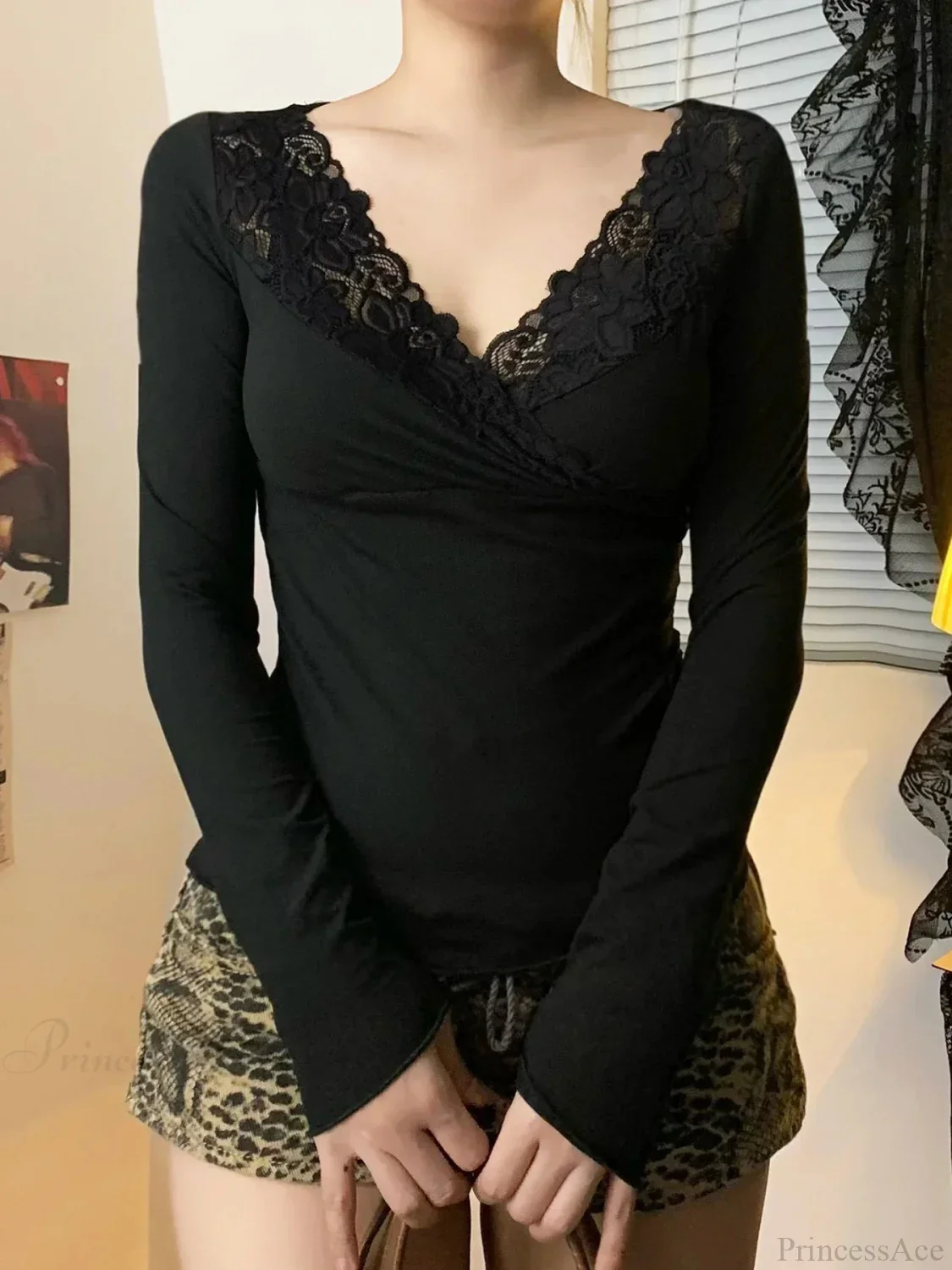 Dirty Lace V-neck Knit Top - Image 3