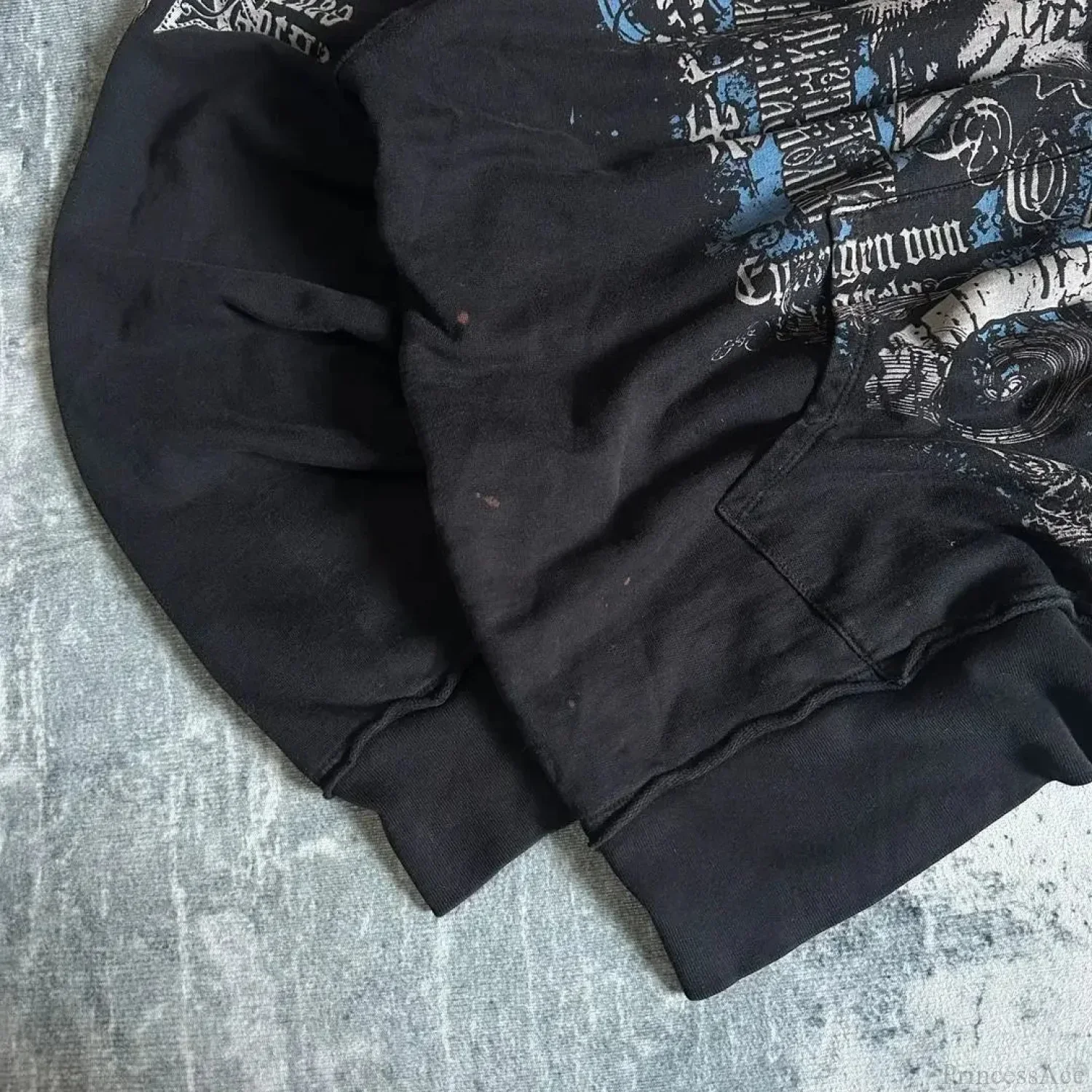 Distress Medieval Vintage Zip Hoodie - Image 5