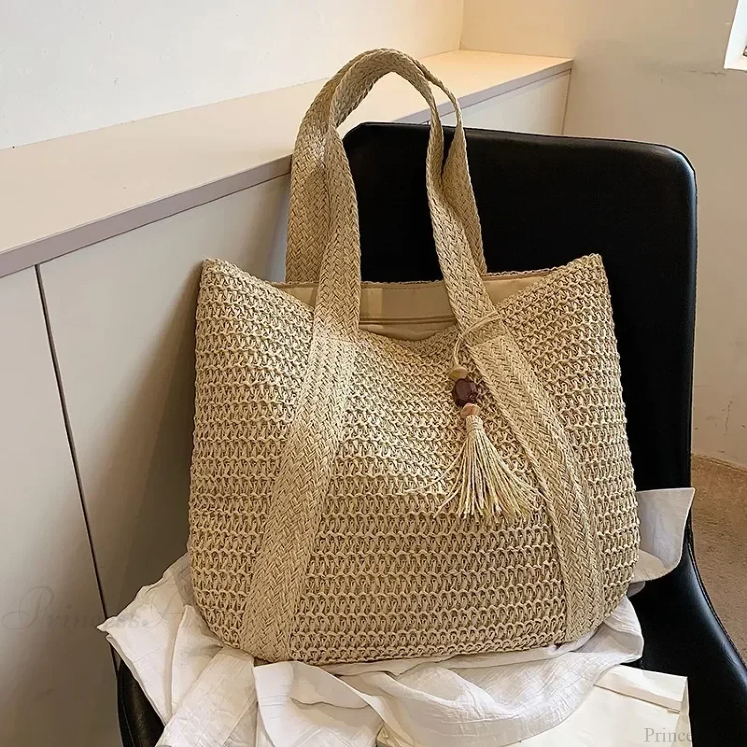 Elegant Ladies Straw Woven Shoulder Bag - Image 4