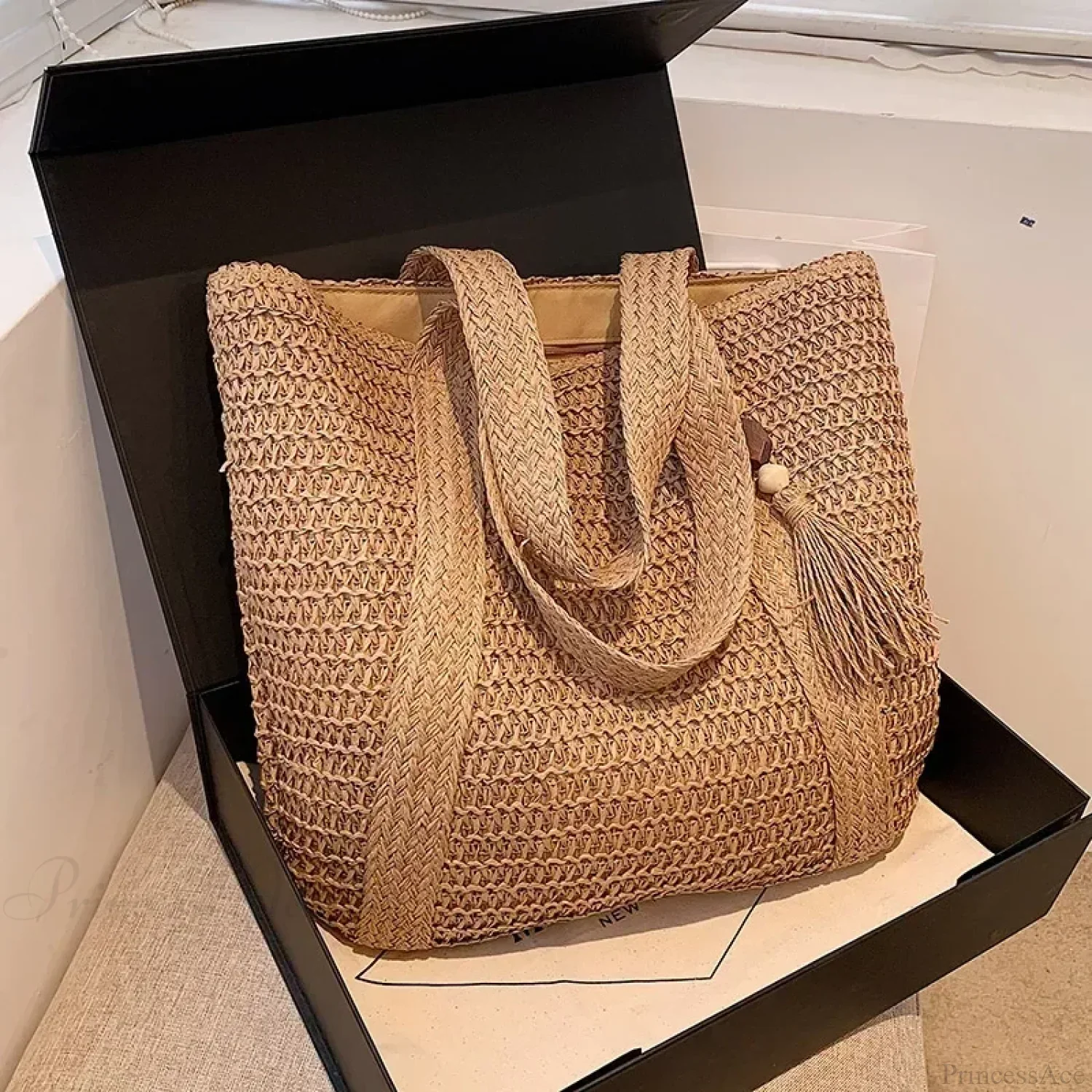Elegant Ladies Straw Woven Shoulder Bag - Image 9