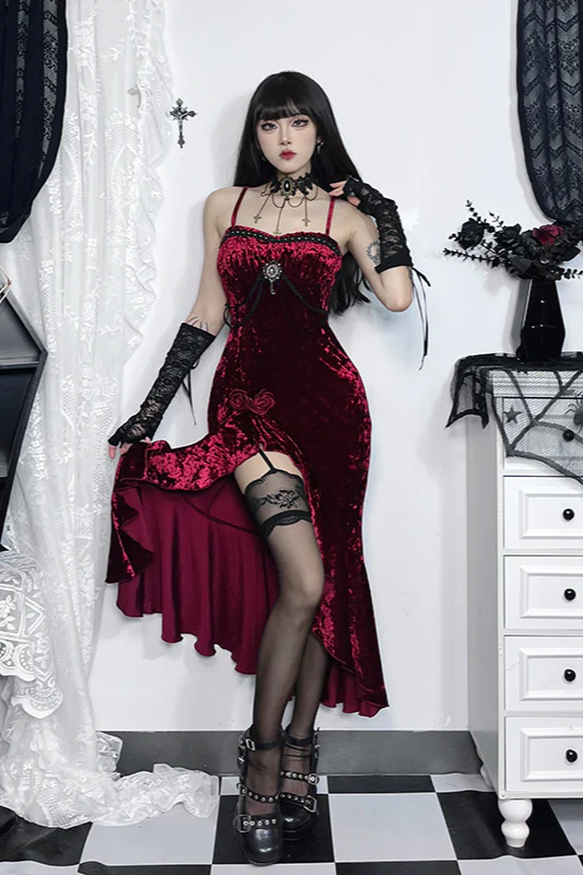 Elegant Ruffled Gothic Dress - Image 3