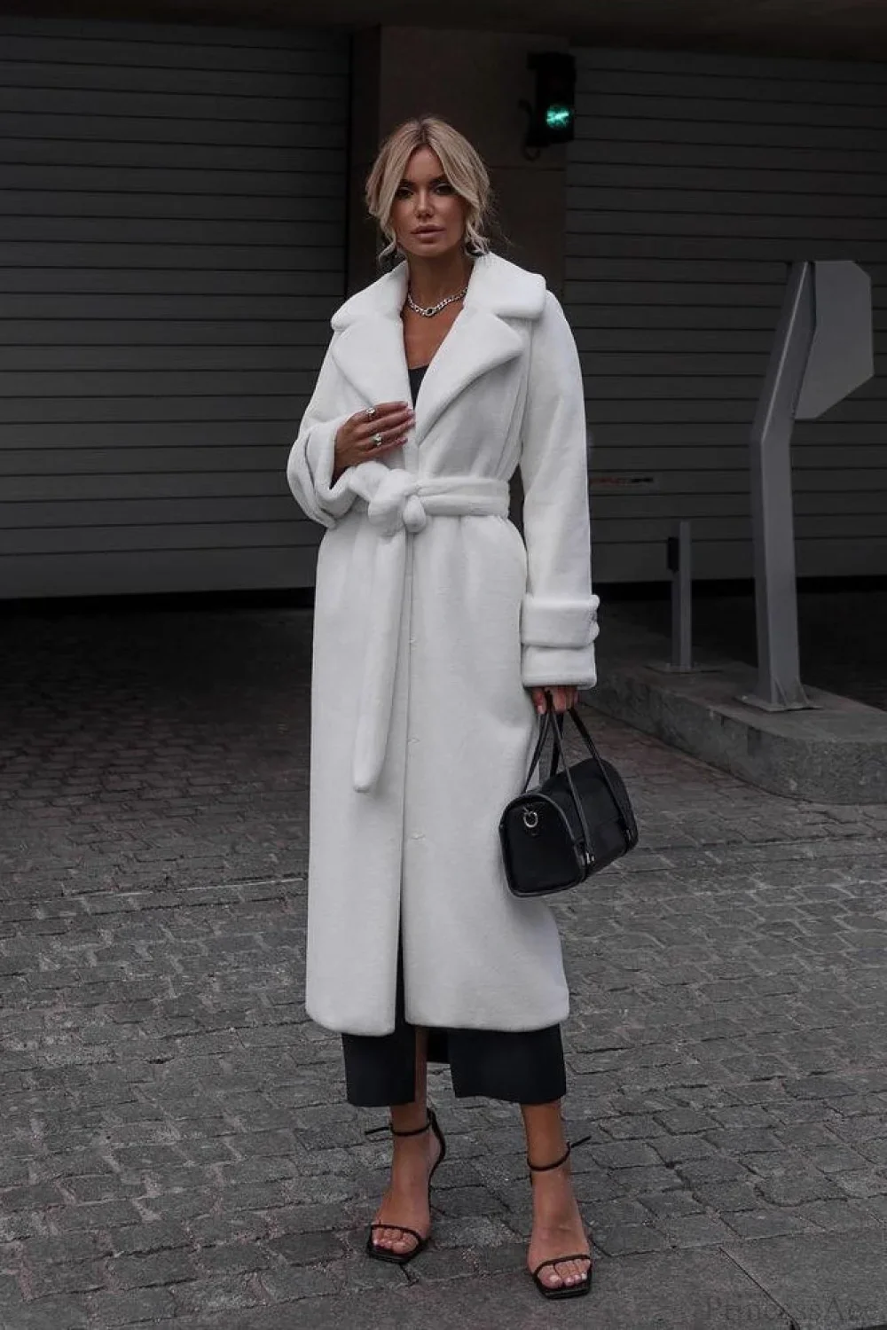 Elegant Thickened Plush Faux Fur Overcoat
