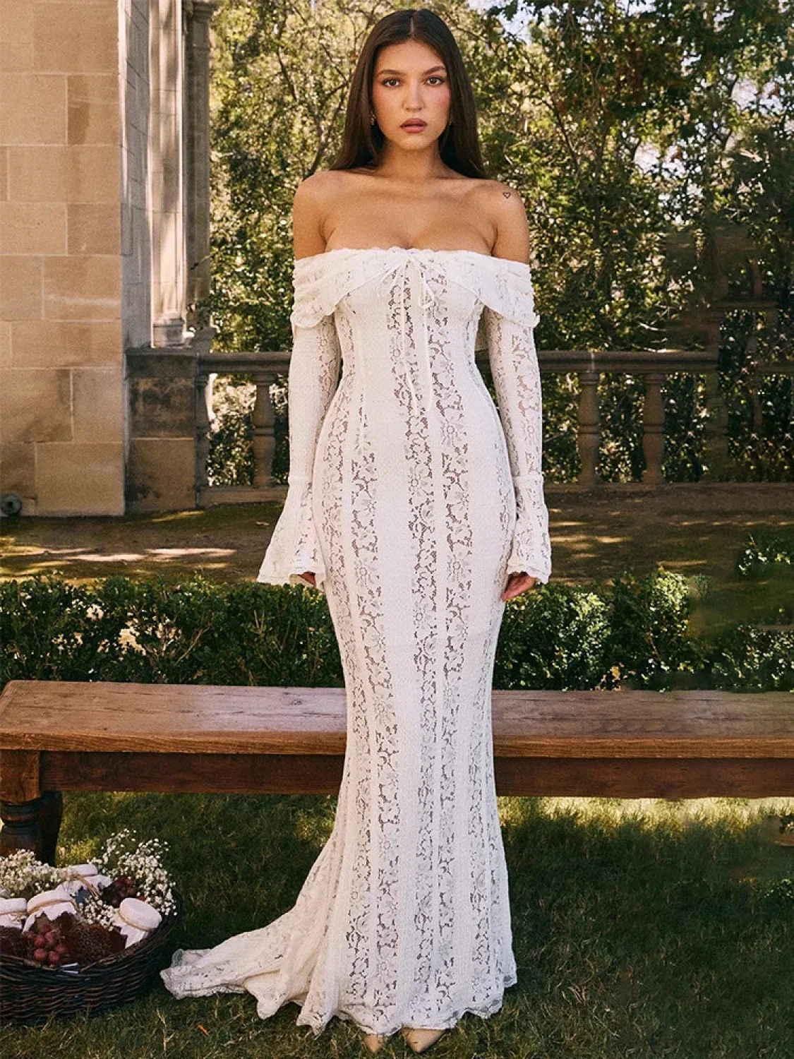 Elegant White Lace Vacation Dress - Image 2