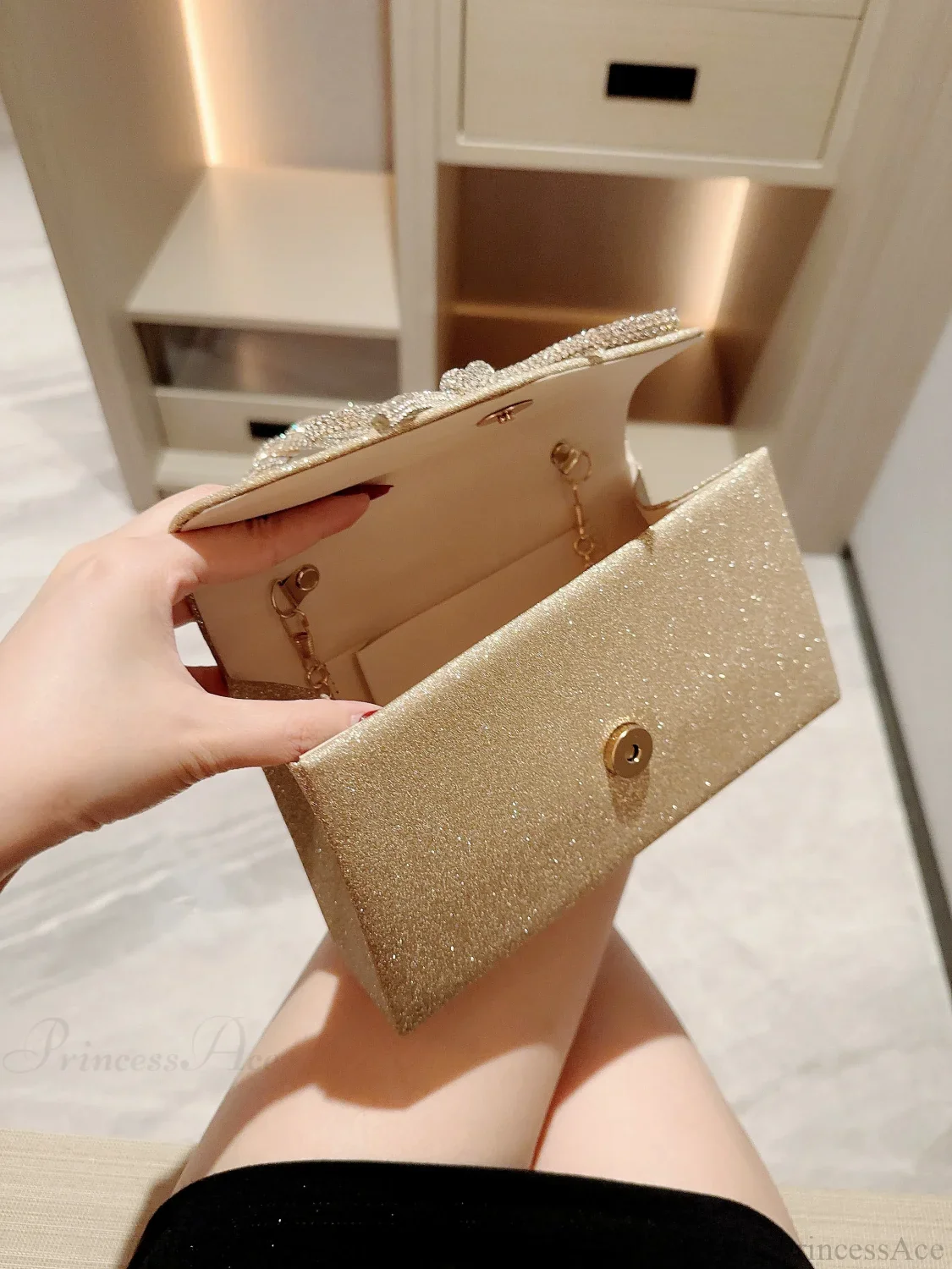 European American Diamond Bow Chain Clutch Bag - Image 5