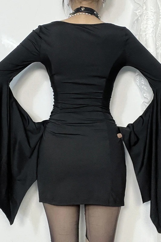 Fitted Batwing Sleeve Gothic Dress - Image 3