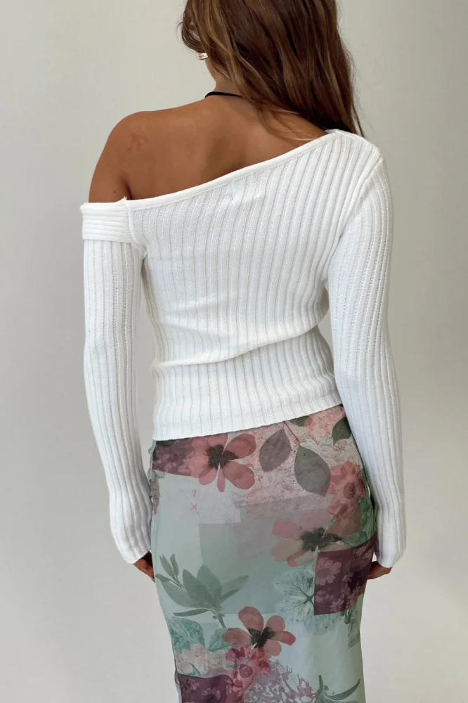 Fitted Off-Shoulder Ribbed Knit Sweater - Image 4