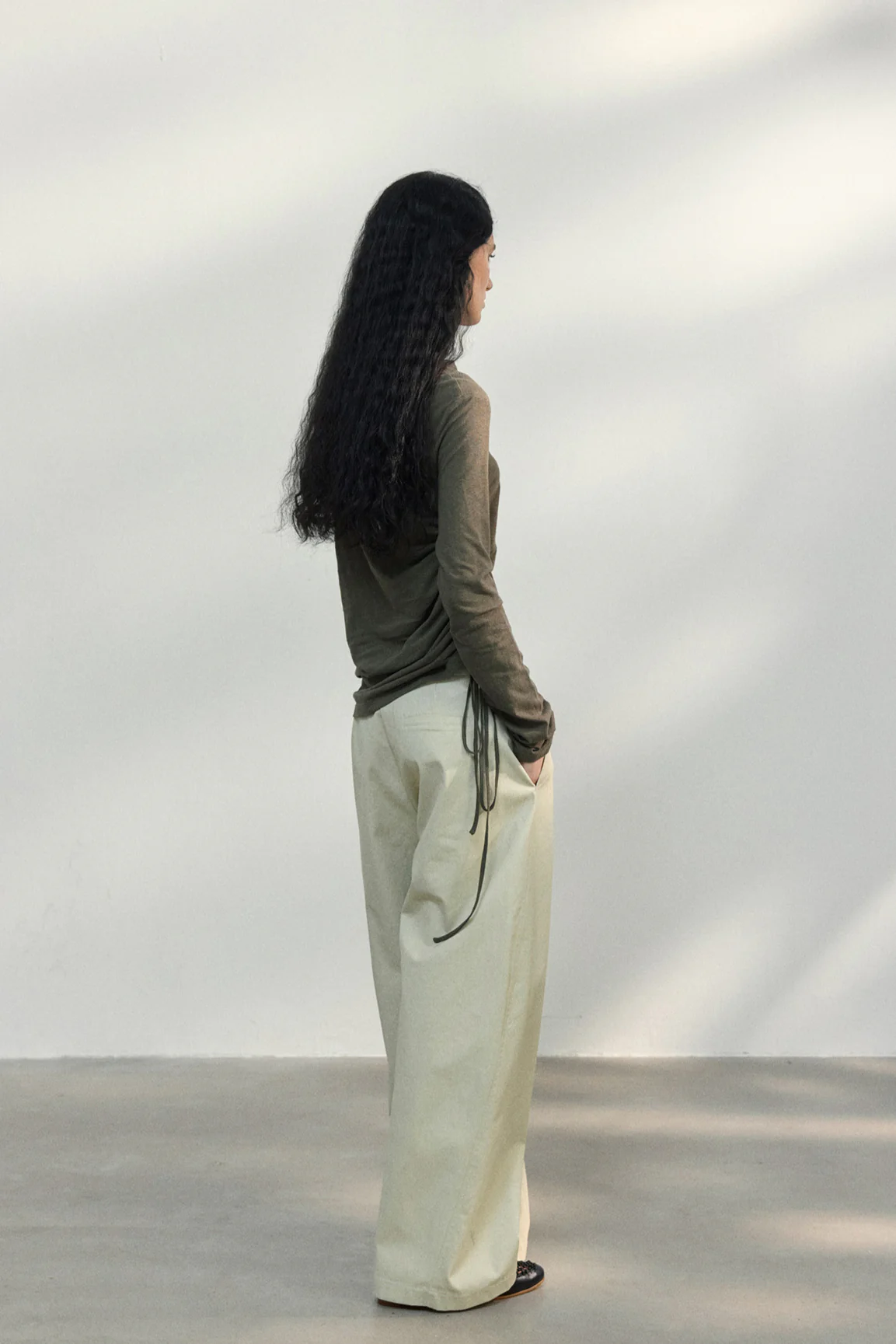 Fitted Textured Pleated Cotton Linen Knit Sweater - Image 5