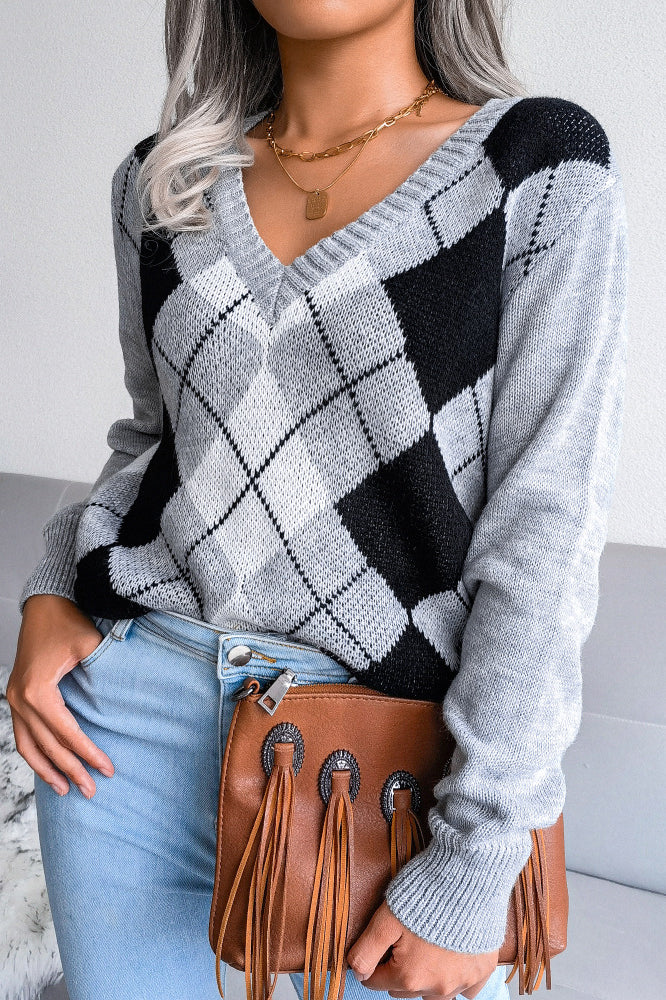 Argyle V-Neck Knit Pullover Sweater - Image 15