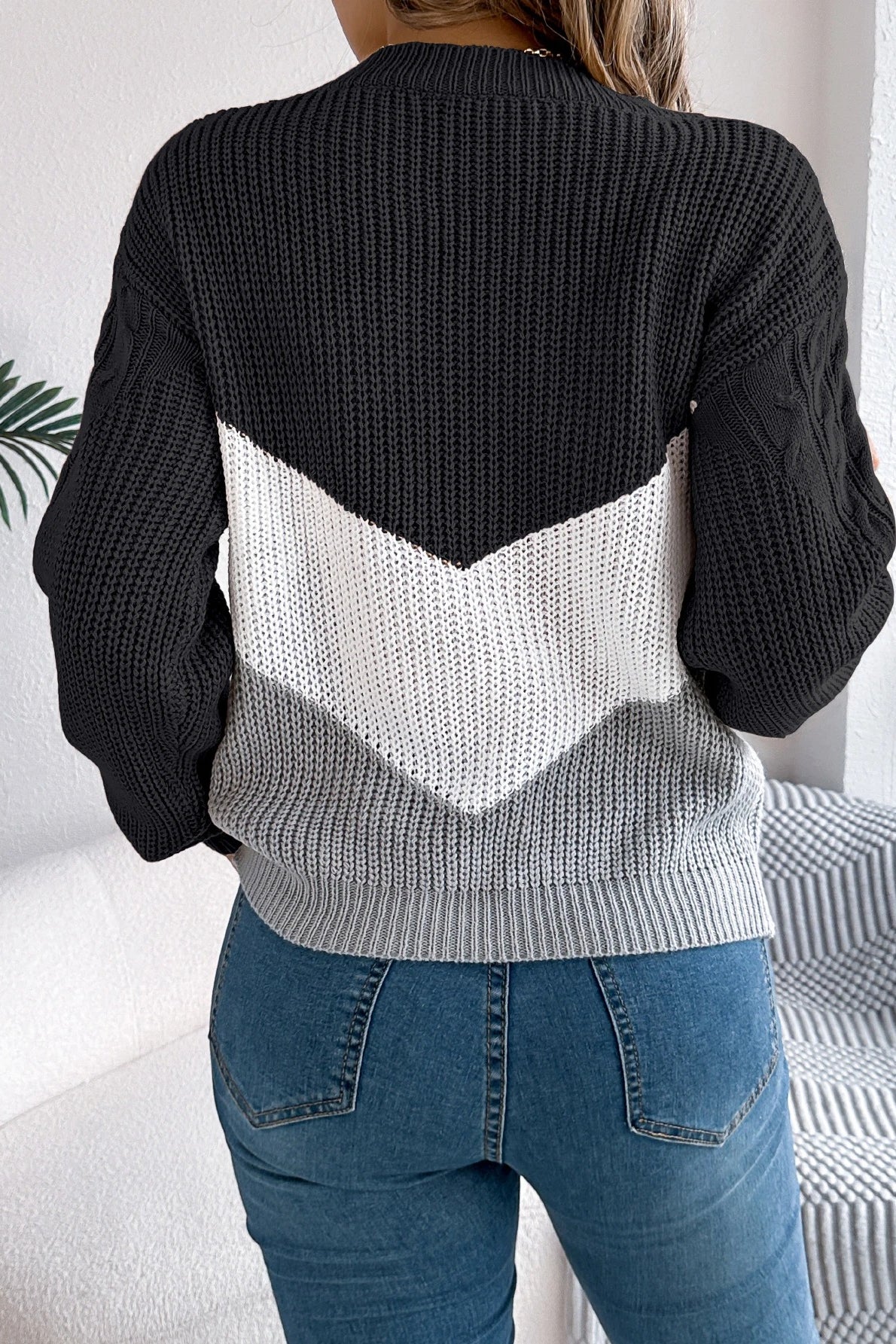 Colorblock Round Neck Pullover Sweater - Image 13