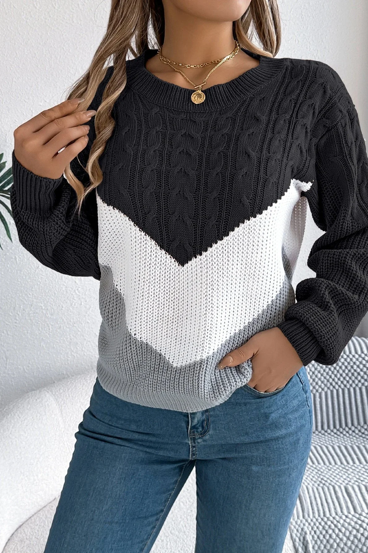 Colorblock Round Neck Pullover Sweater - Image 14