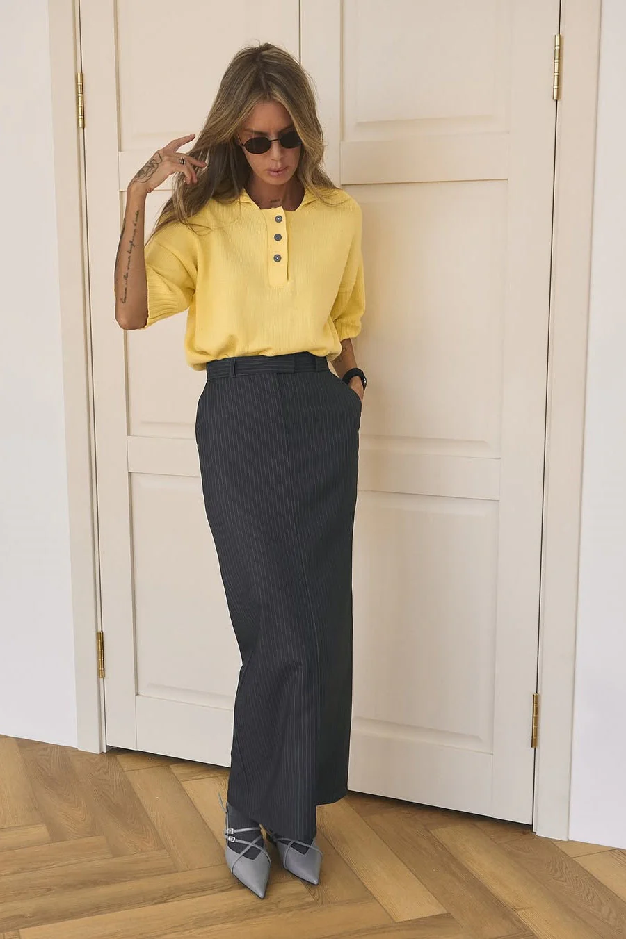 Loose Fit Buttoned Knit Polo Sweater - Image 4