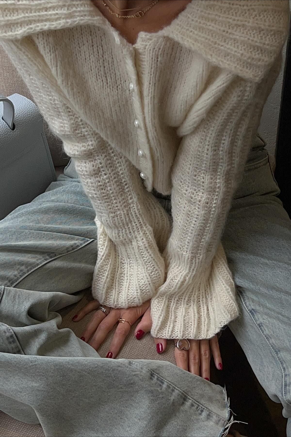 Ruffled Collar Flare Sleeve Knit Sweater - Image 11