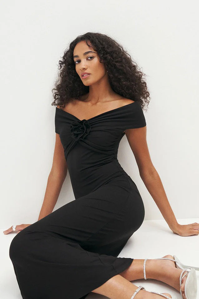 Solid Color Off-the-shoulder Knit Cocktail Dress - Image 8