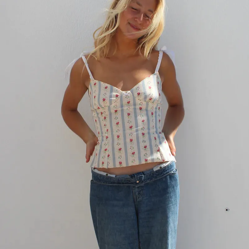 Floral Lace Ruffle Crop Top - Image 5