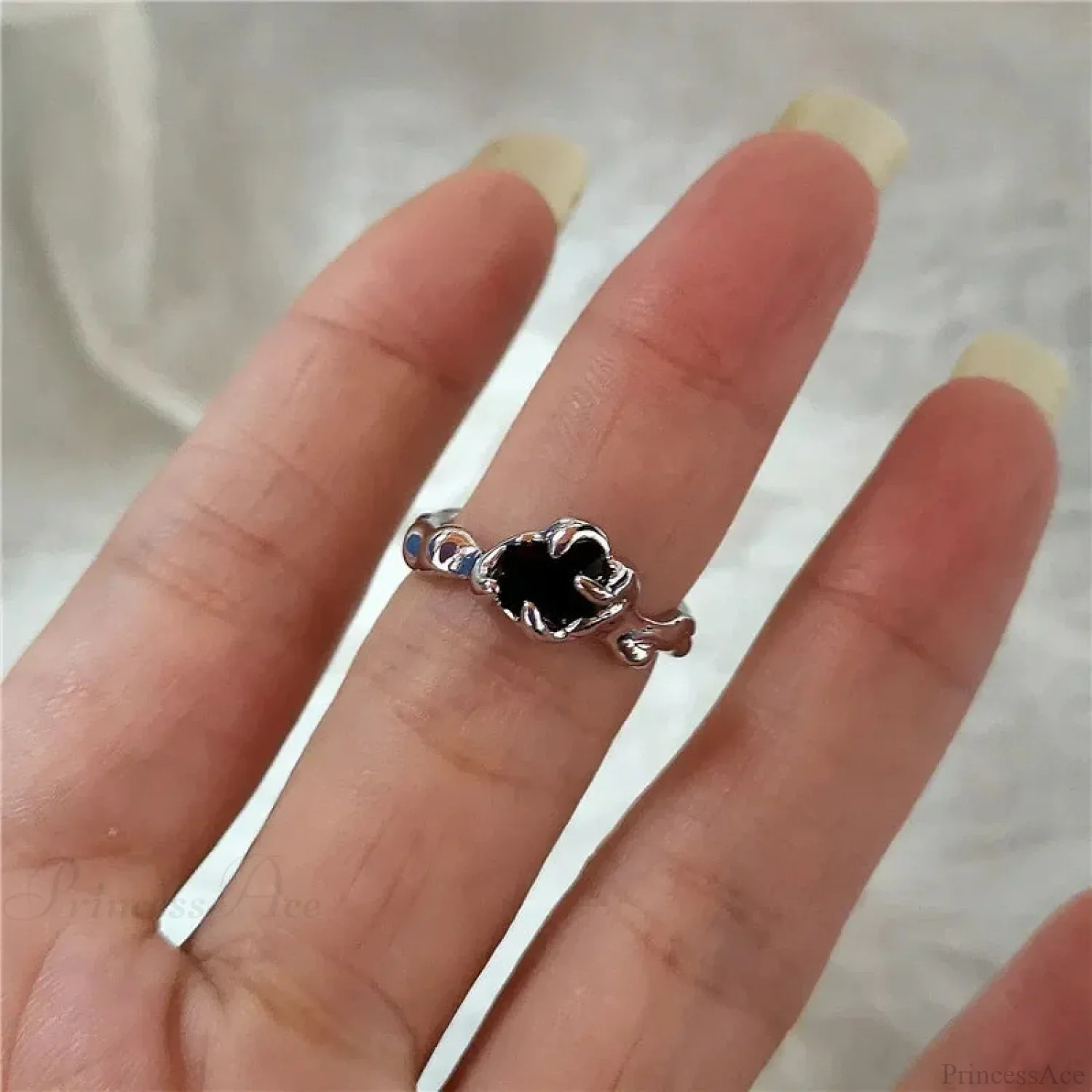 Gothic Cross Heart Luxury Ring - Image 10