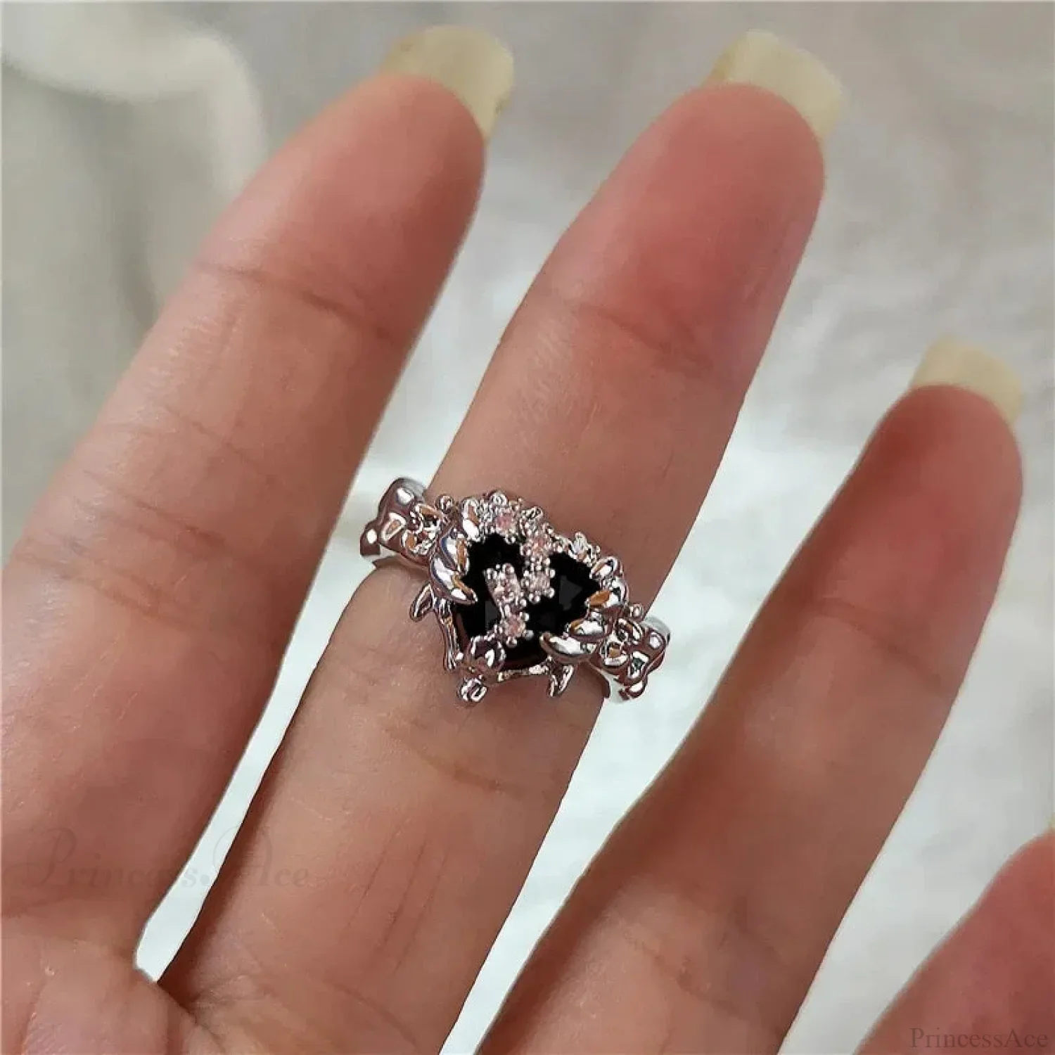 Gothic Cross Heart Luxury Ring - Image 3