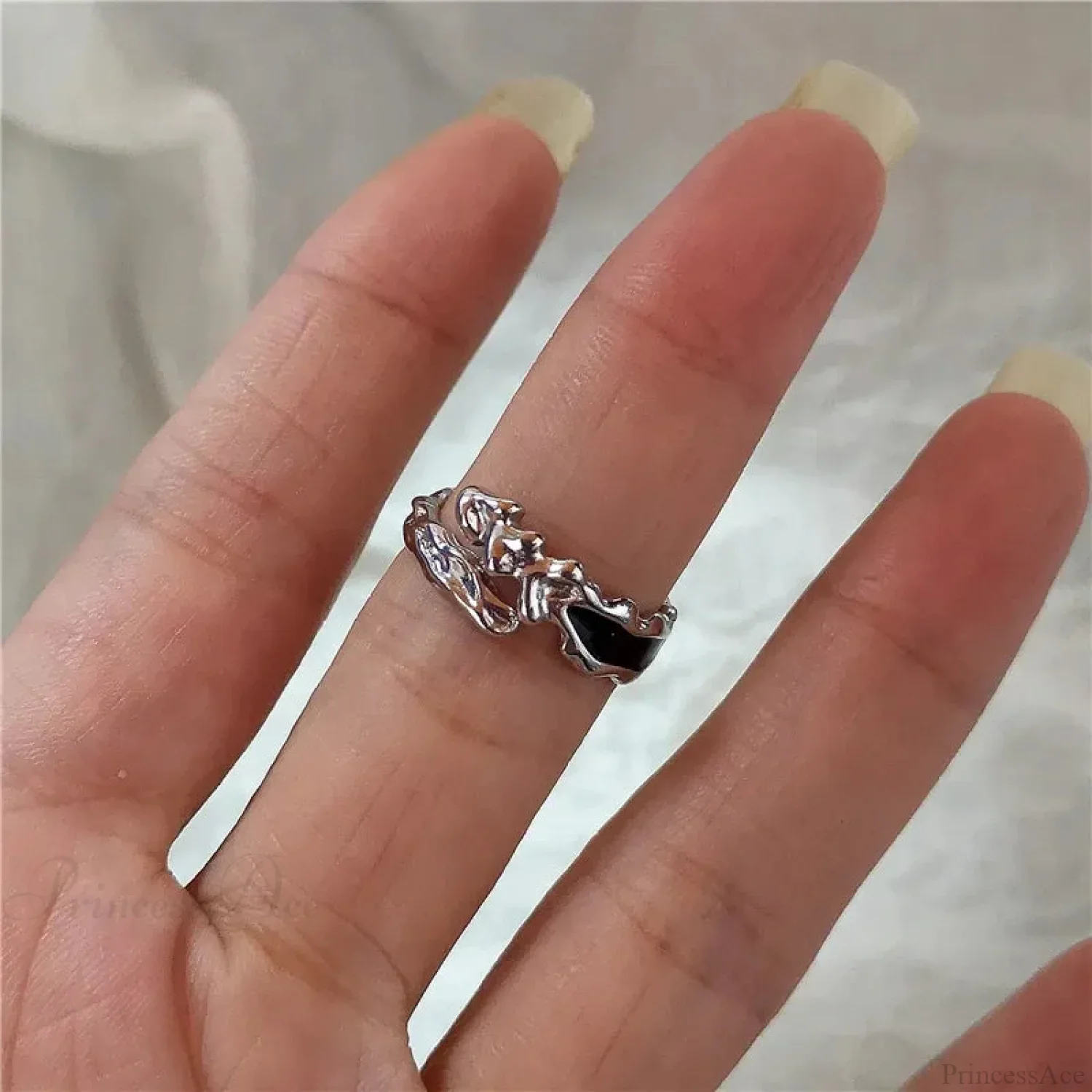 Gothic Cross Heart Luxury Ring - Image 7