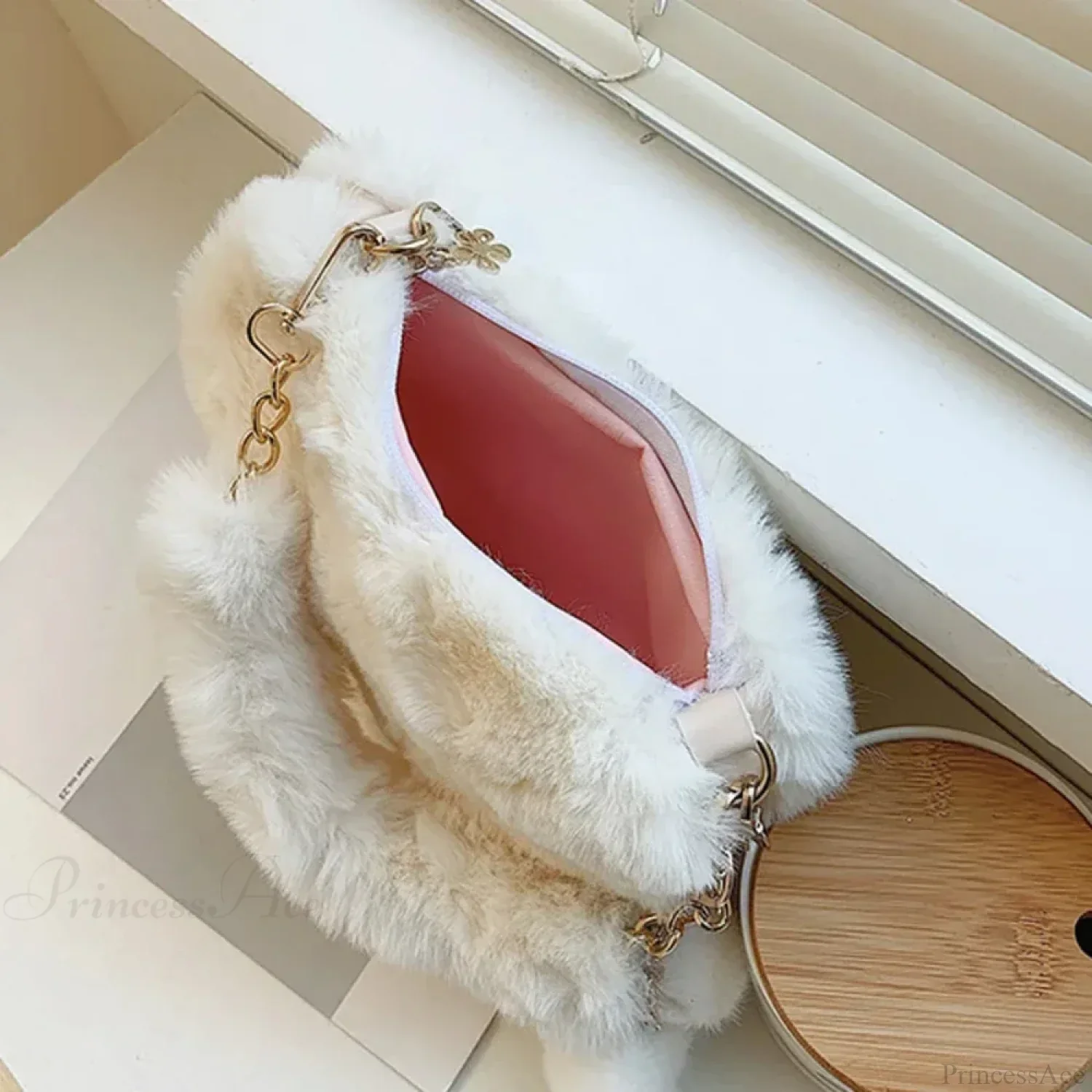 Heart-shaped Faux Fur Plush Small Crossbody Handbag - Image 4