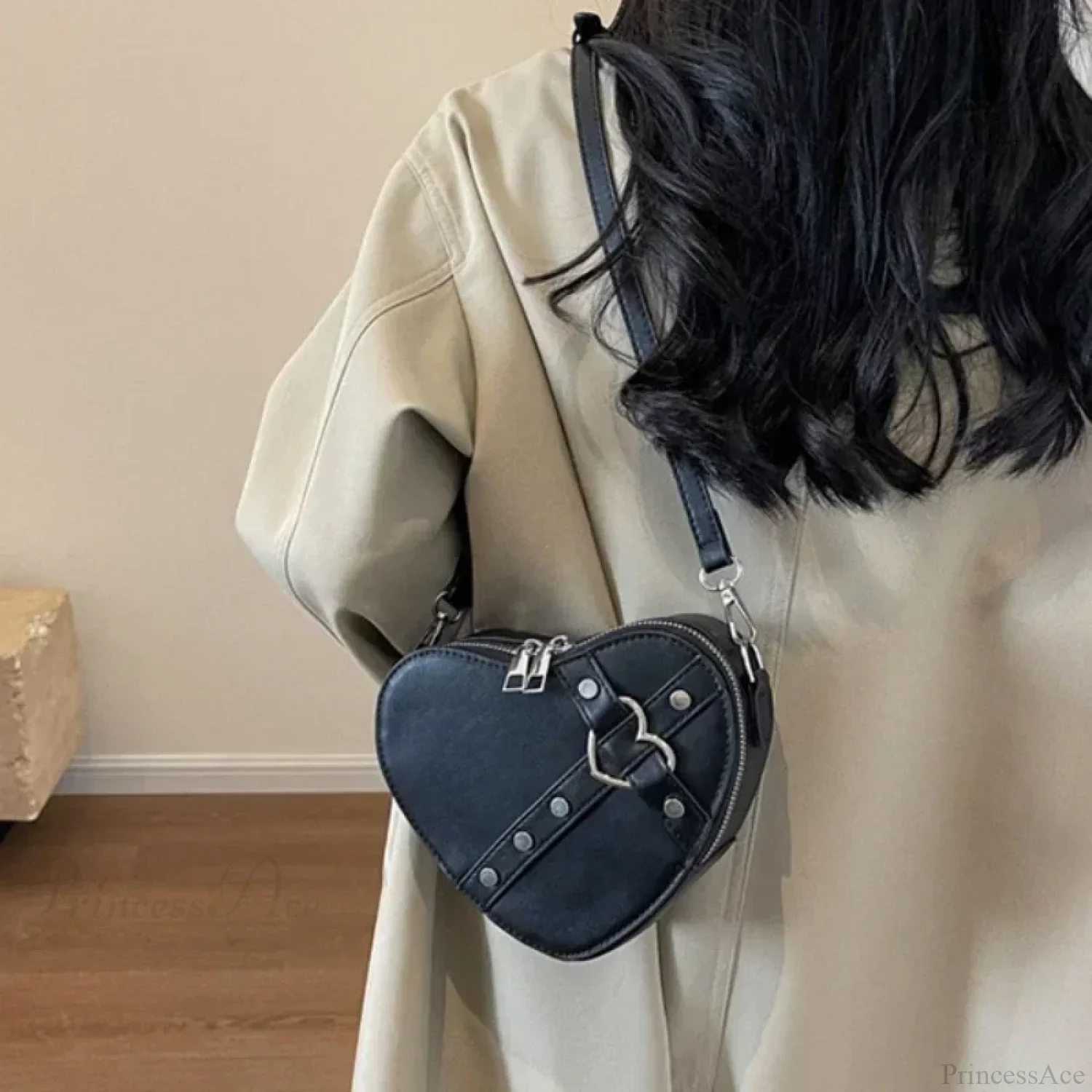 Heart Shaped PU Leather Shoulder Bag - Image 3