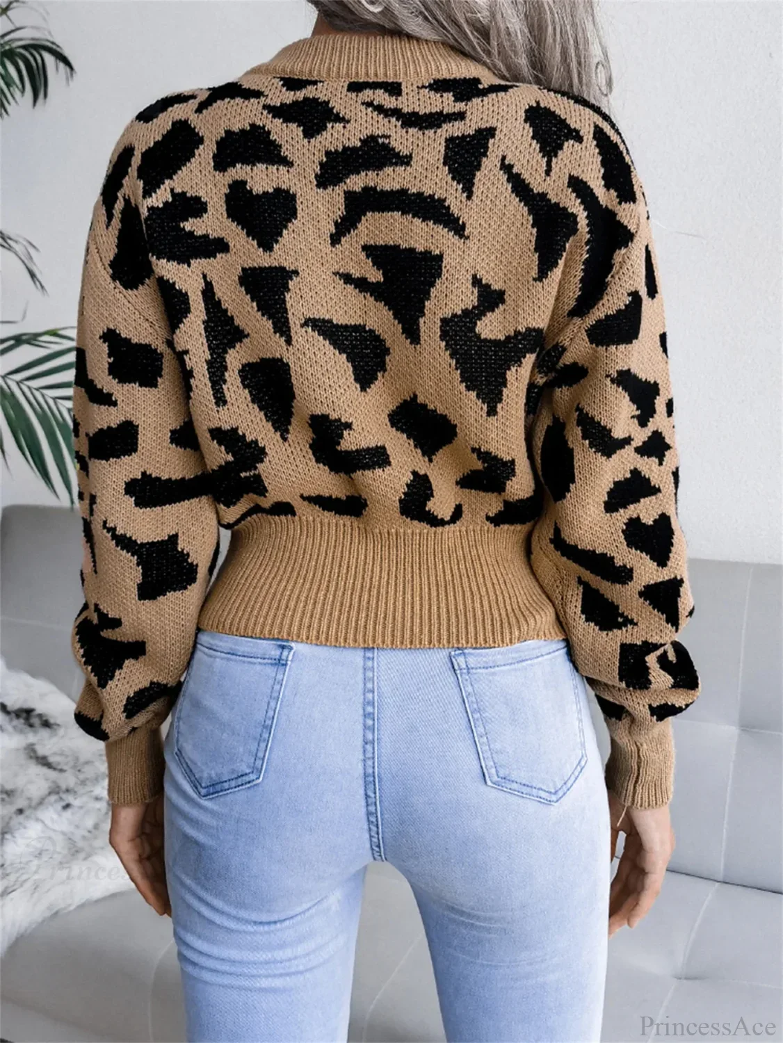 Leopard Pattern Waist Collection Round Neck Sweater - Image 2