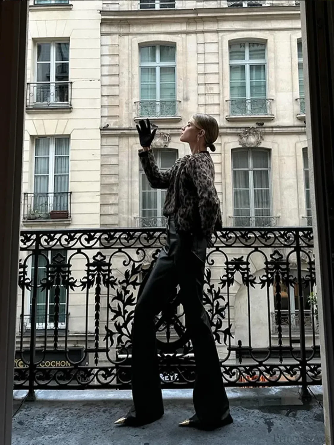 Leopard Printed Round Neck Cardigan - Image 4