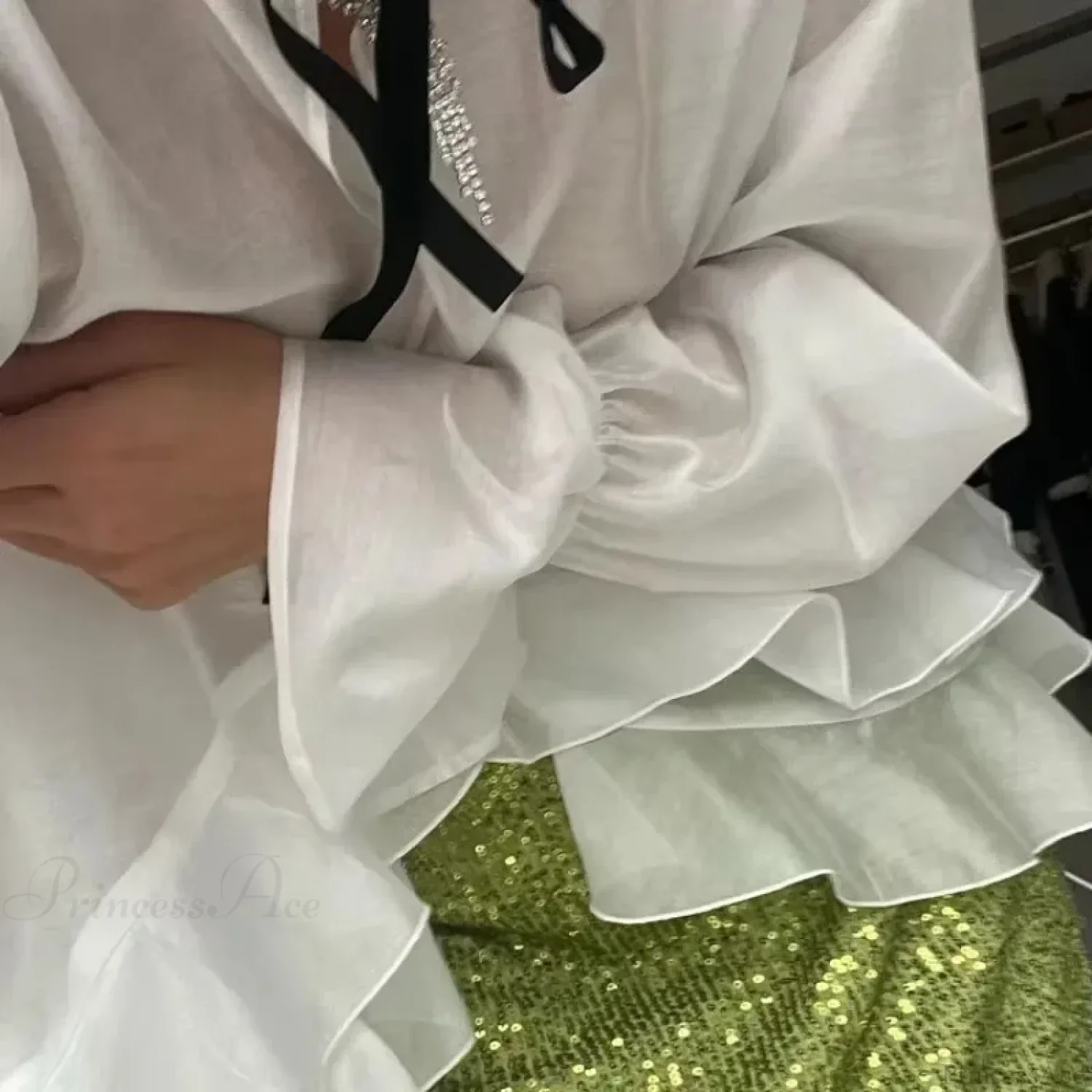 Loose White Ruffled Blouse - Image 3