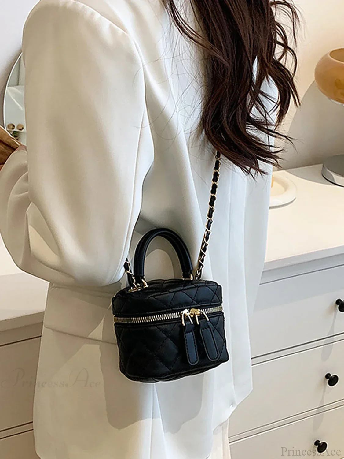 Mini Quilted Chain Diamond Crossbody Designer Handbag - Image 3
