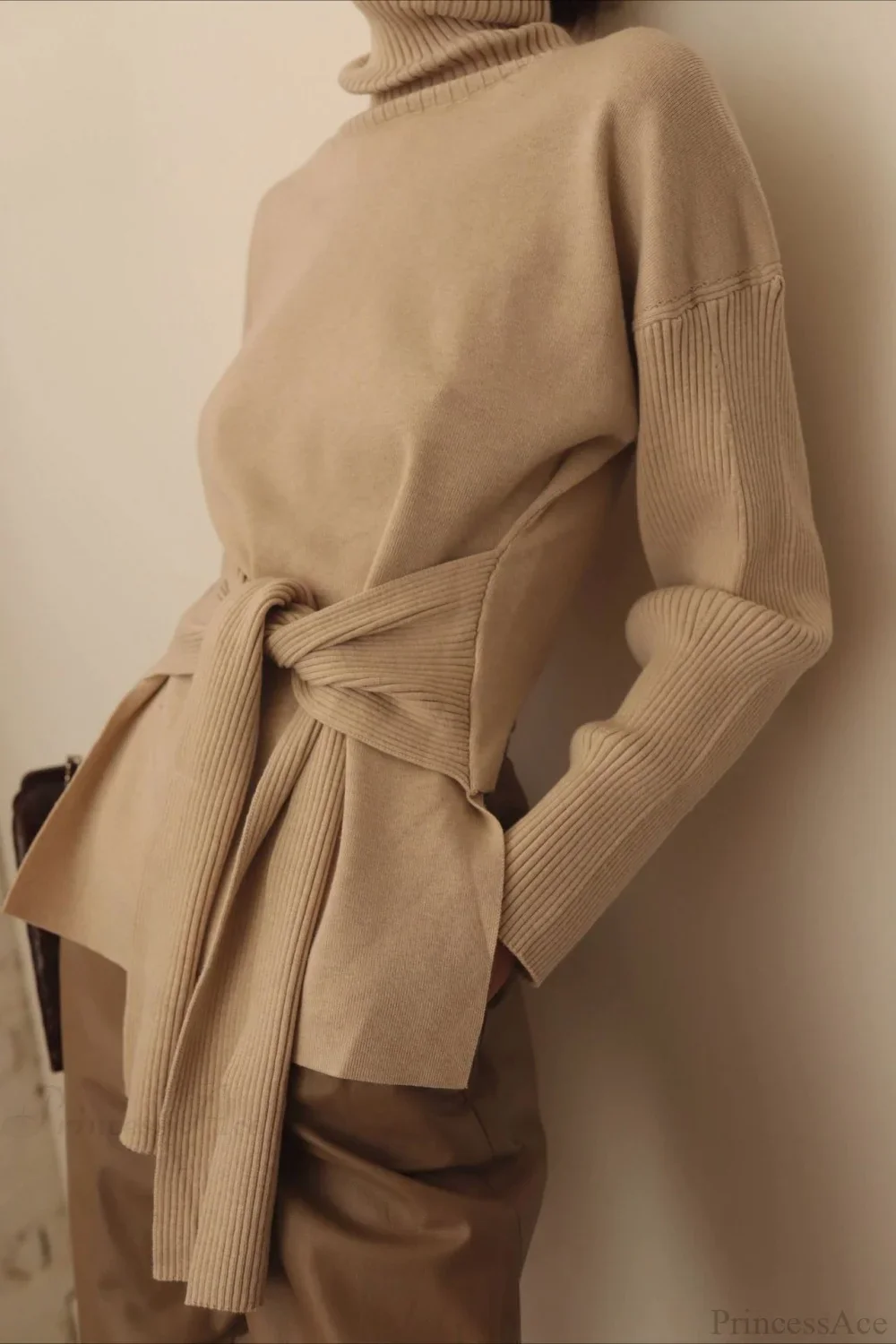 Minimal Turtleneck Tie Backless Fitted Sweater - Image 2