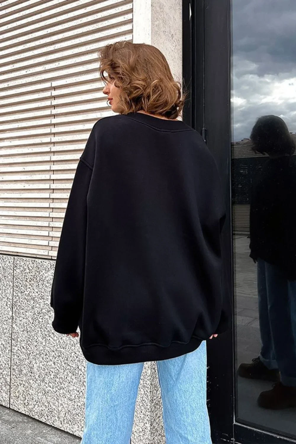 Minimalist Solid Crew Neck Oversize Sweatshirt - Image 10