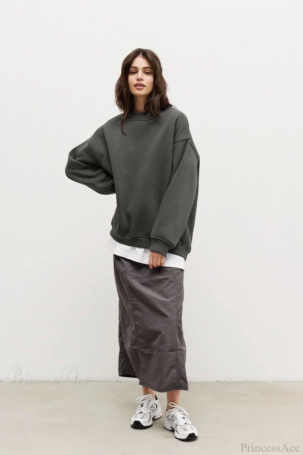 Minimalist Solid Crew Neck Oversize Sweatshirt - Image 22