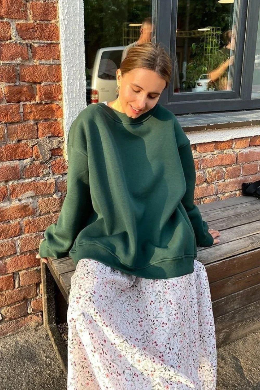 Minimalist Solid Crew Neck Oversize Sweatshirt - Image 3