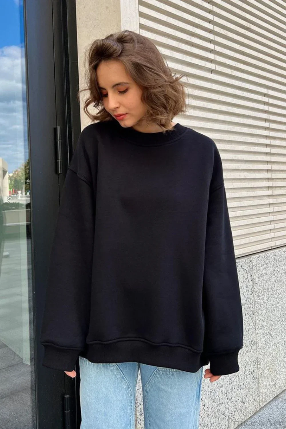 Minimalist Solid Crew Neck Oversize Sweatshirt - Image 9