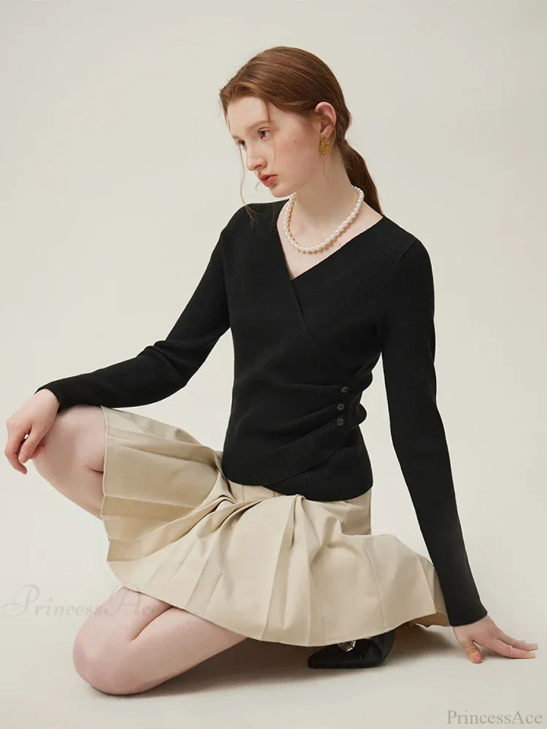 Minimalist V-neck Knit Bottom Sweater Sweater - Image 6