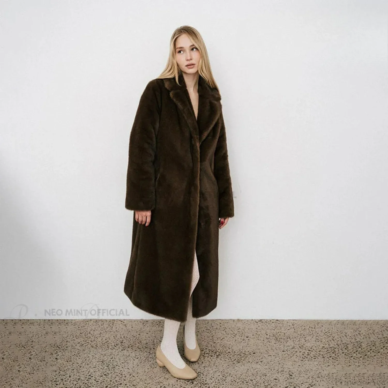 Neo Mint Luxury Mink Crystal Hook Coat - Image 2