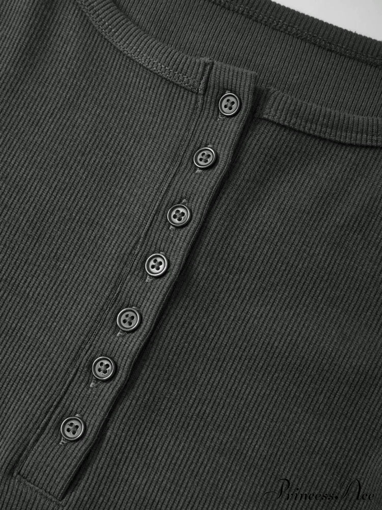 Minimalist Versatile Buttoned Knit Top - Image 10
