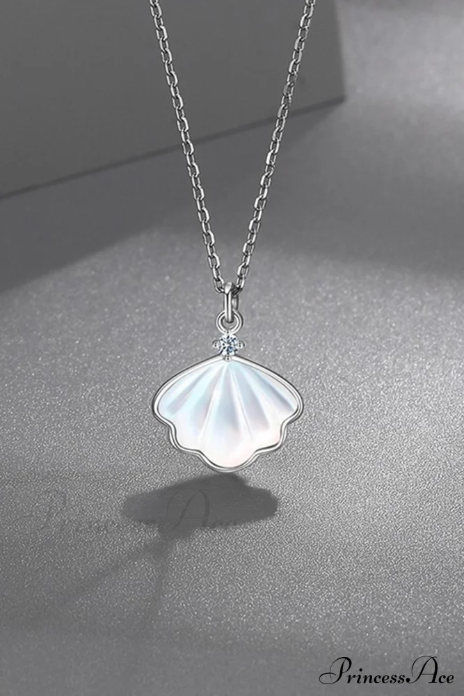 Shell Pendant Necklace